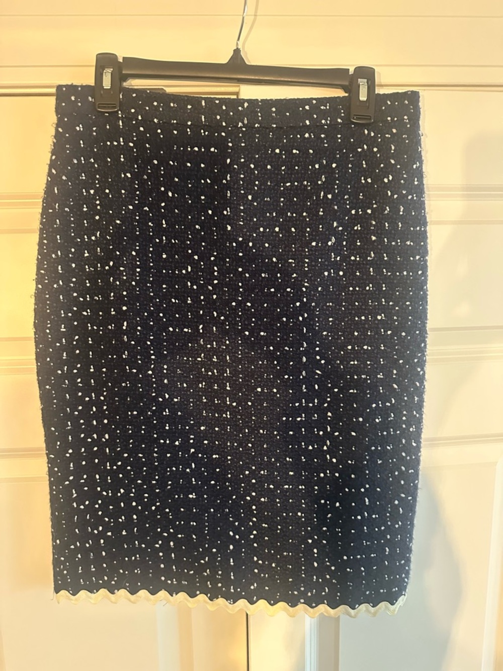 J. Crew Classic Navy Tweed Pencil Skirt with ivory fleck and trim. Size 6